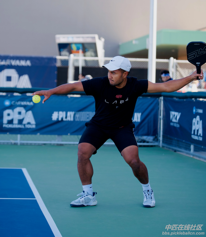 pickleball serve professional.png